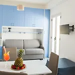 Ucciali 3*