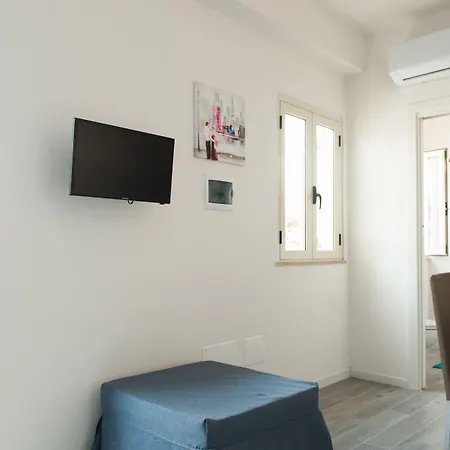 לינה וארוחת בוקר Ucciali 3*