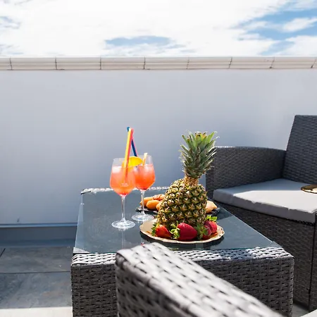 לינה וארוחת בוקר Ucciali לה קסטלה